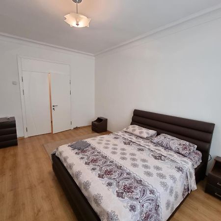 Stefan Cel Mare Boulevard Ultracentral Apartments In The Center Kischinau Exterior foto