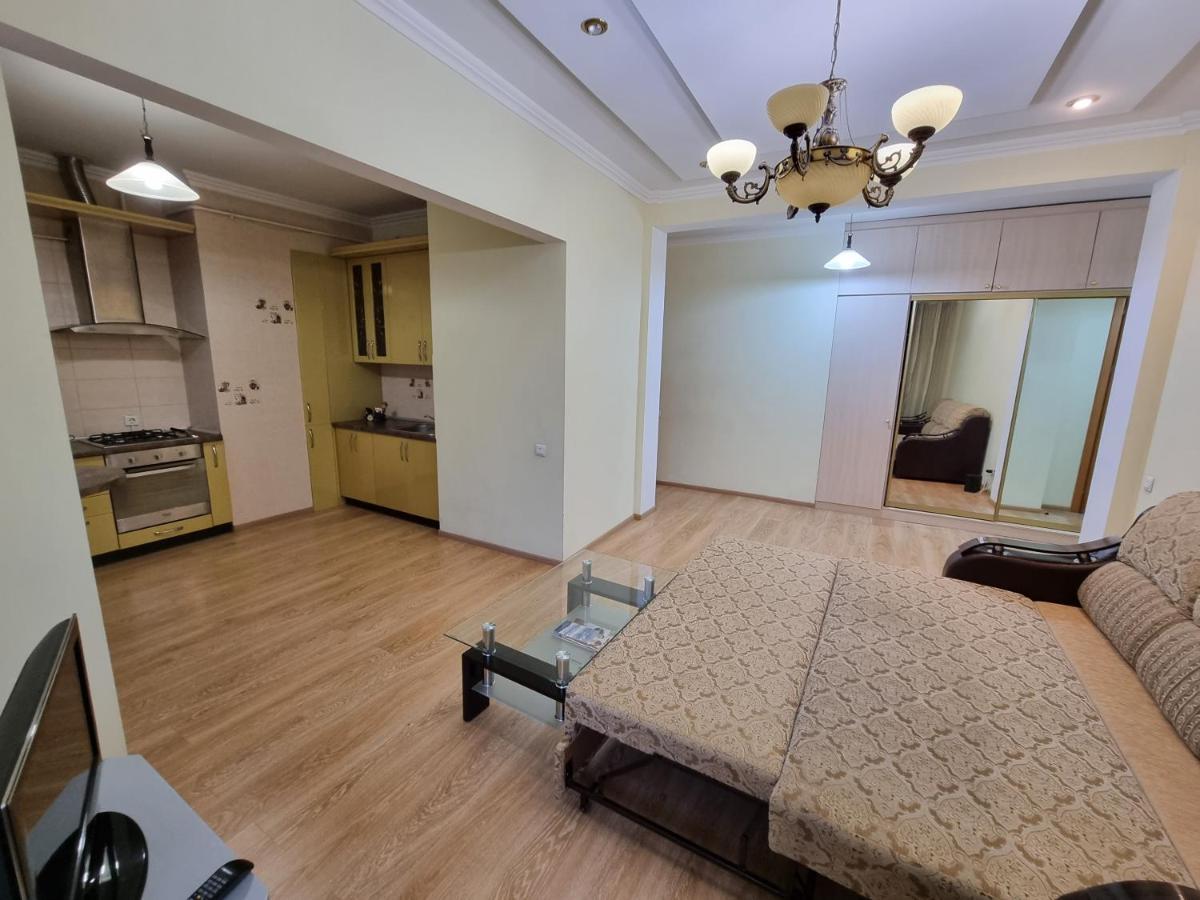Stefan Cel Mare Boulevard Ultracentral Apartments In The Center Kischinau Exterior foto