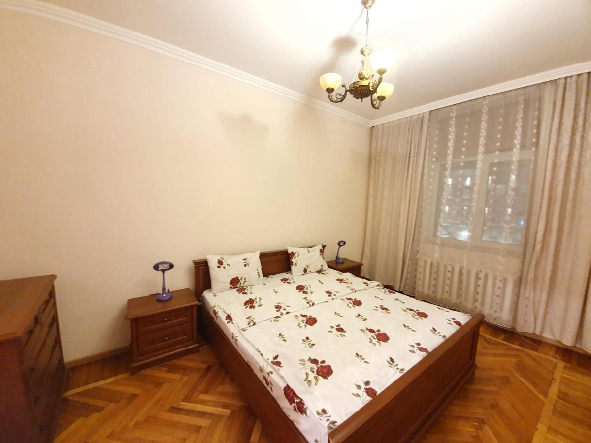 Stefan Cel Mare Boulevard Ultracentral Apartments In The Center Kischinau Exterior foto