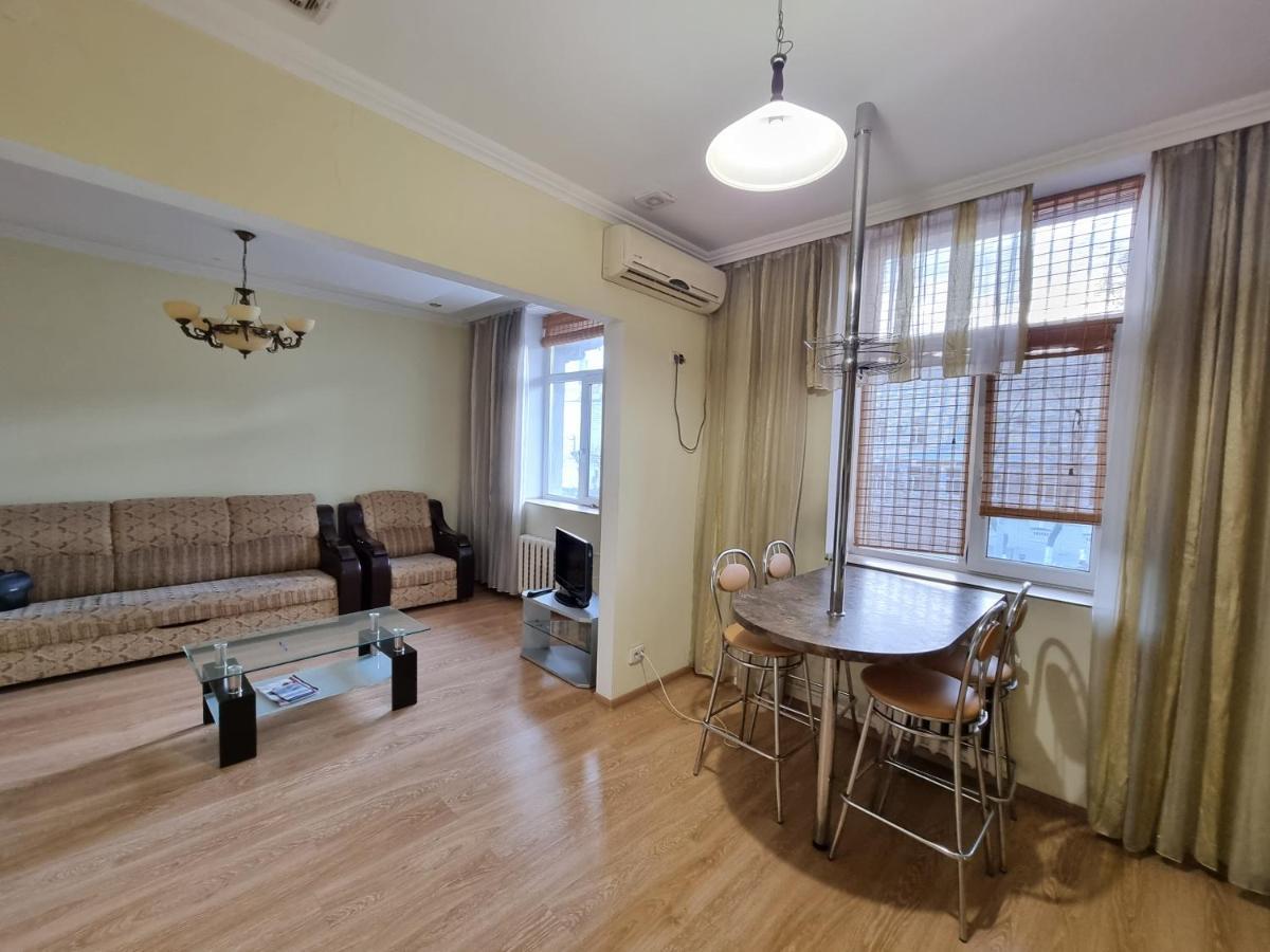 Stefan Cel Mare Boulevard Ultracentral Apartments In The Center Kischinau Exterior foto