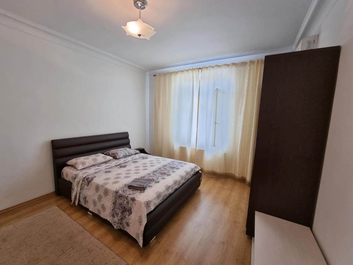 Stefan Cel Mare Boulevard Ultracentral Apartments In The Center Kischinau Exterior foto