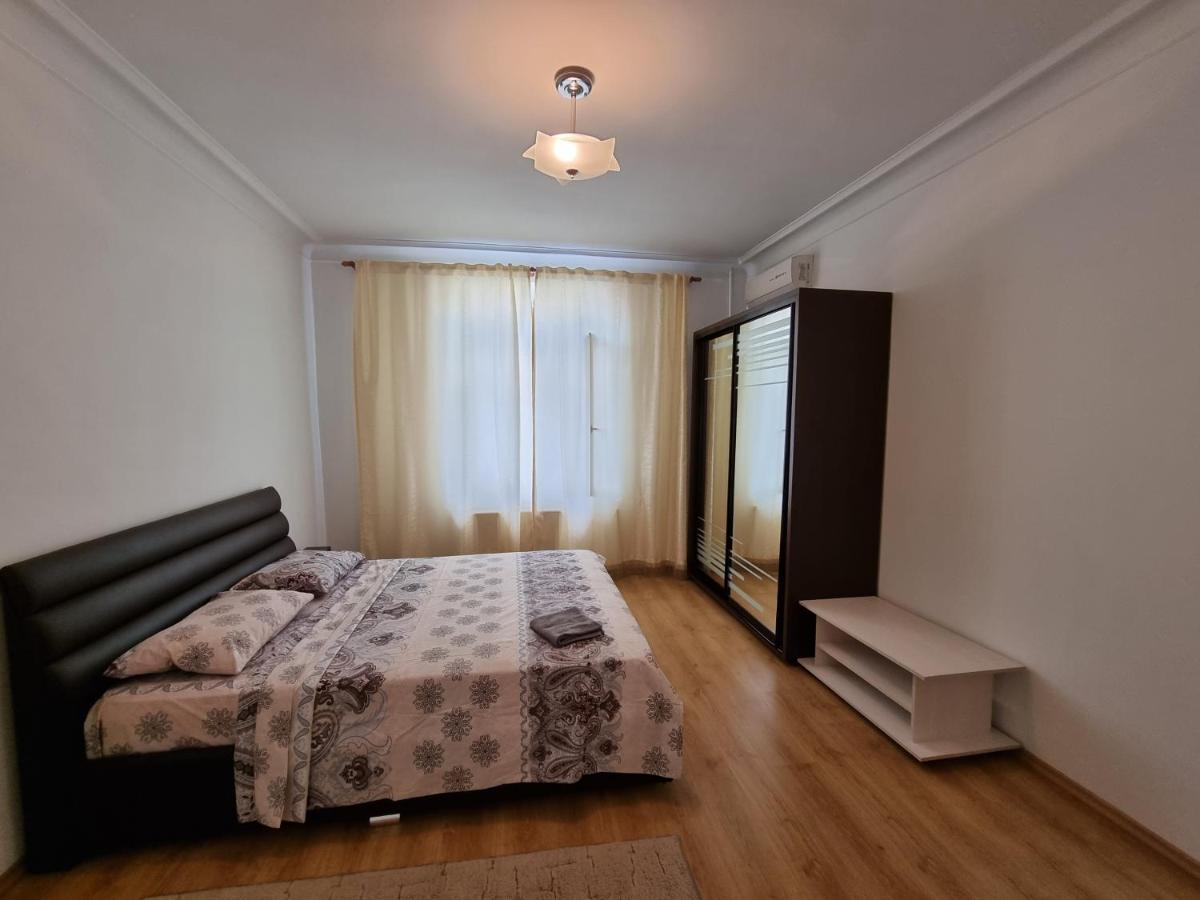 Stefan Cel Mare Boulevard Ultracentral Apartments In The Center Kischinau Exterior foto